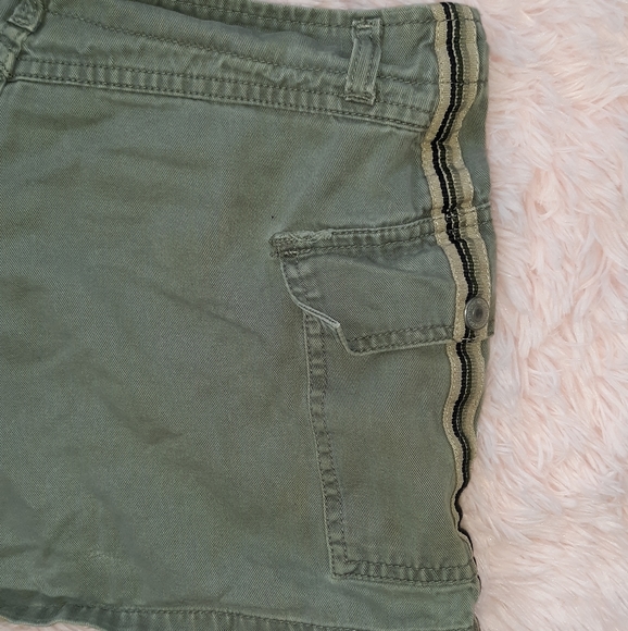 Included as freebie for loyal customer! 90s Jordache cargo mini shorts - Picture 7 of 9